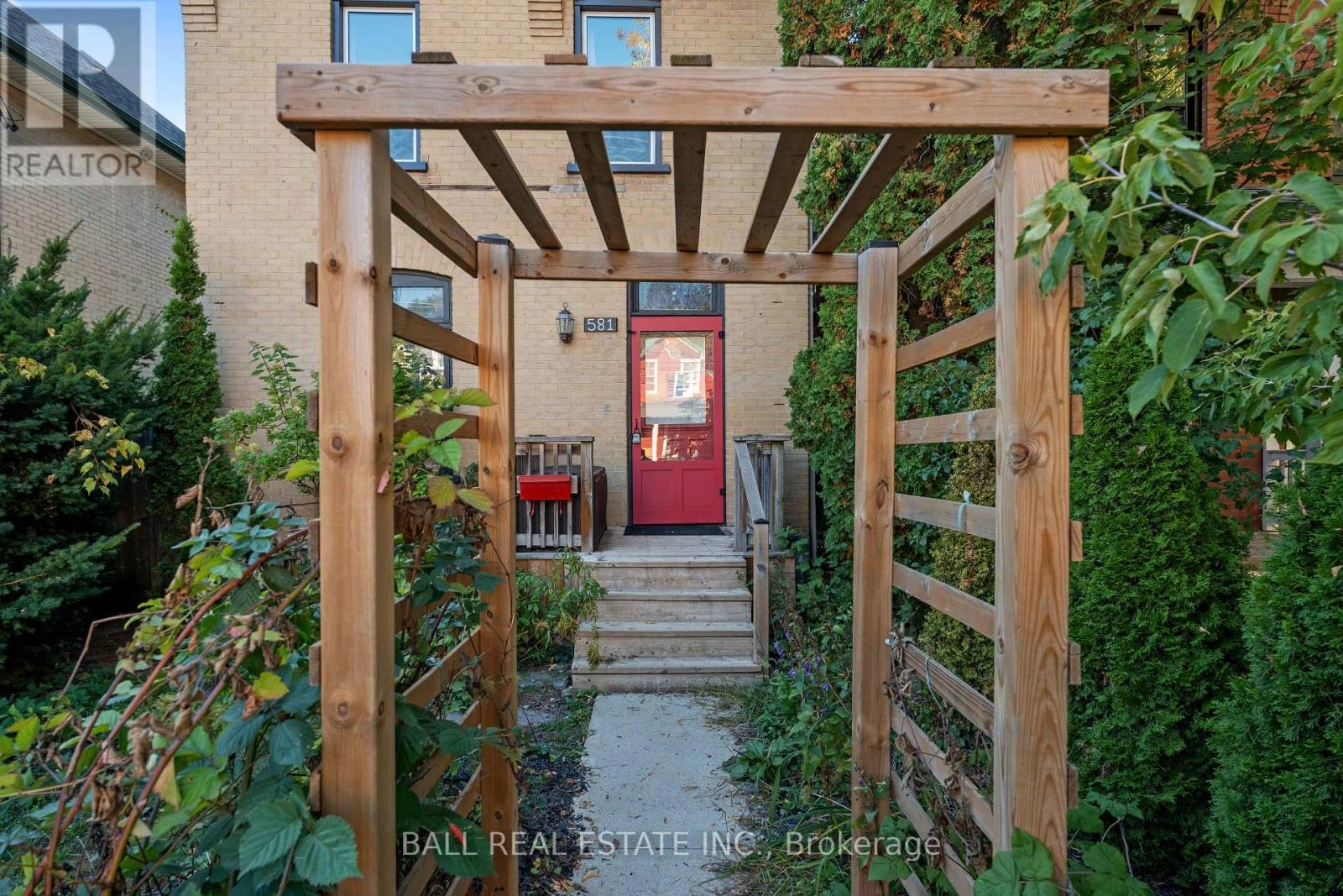 581 Aylmer Street N, Peterborough, Ontario  K9H 3W8 - Photo 3 - X12446610