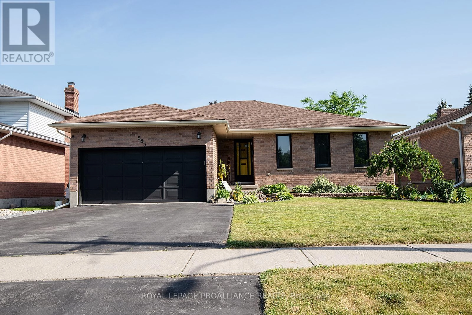 583 Victoria Avenue, Belleville, Ontario  K8N 2G8 - Photo 2 - X12448629