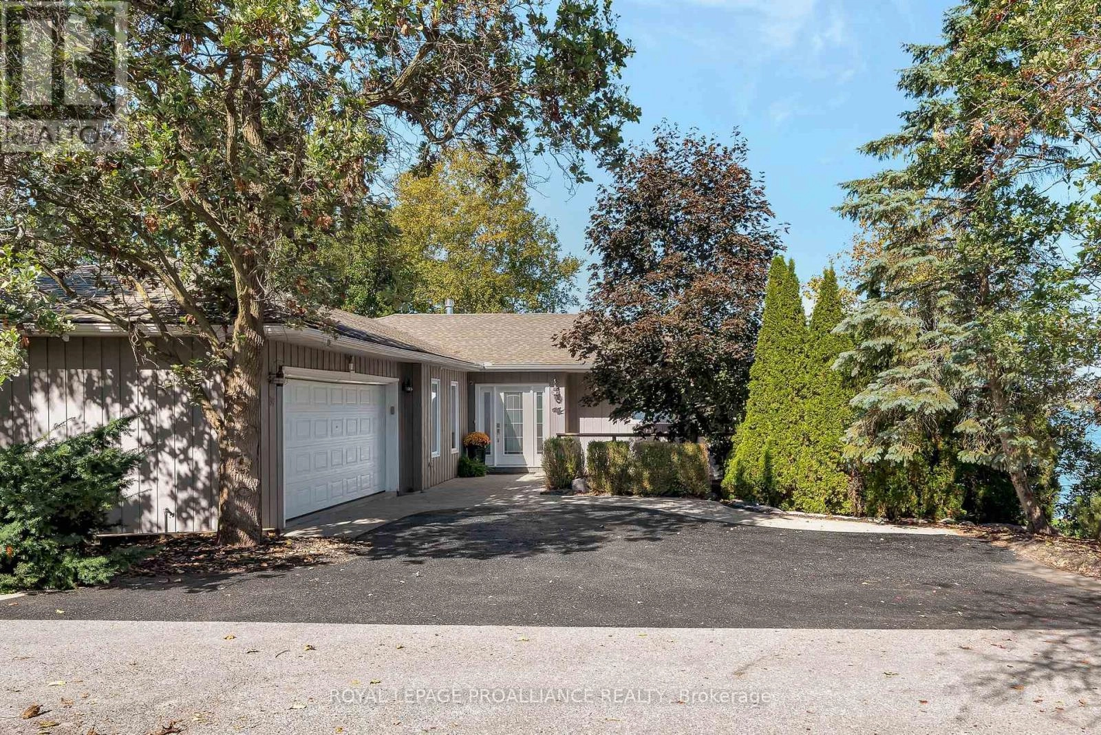 39 Eastern Avenue, Prince Edward County, Ontario  K8N 4Z1 - Photo 3 - X12448885