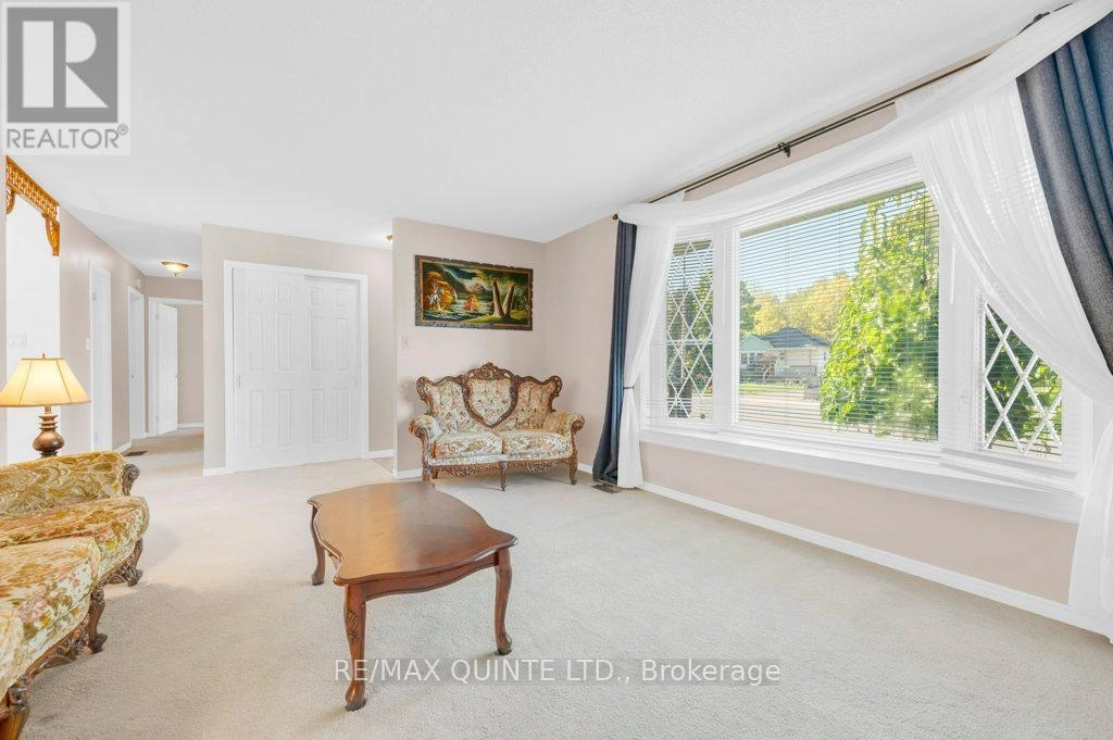 53 Water Street, Quinte West, Ontario  K8V 4M1 - Photo 11 - X12449497