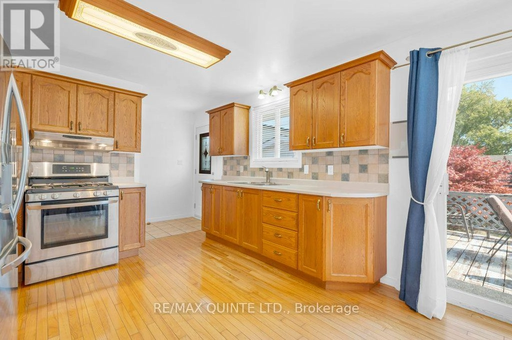 53 Water Street, Quinte West, Ontario  K8V 4M1 - Photo 13 - X12449497