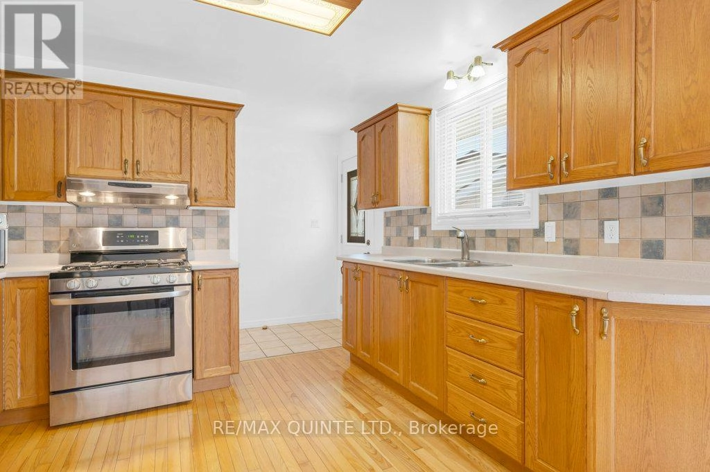 53 Water Street, Quinte West, Ontario  K8V 4M1 - Photo 14 - X12449497