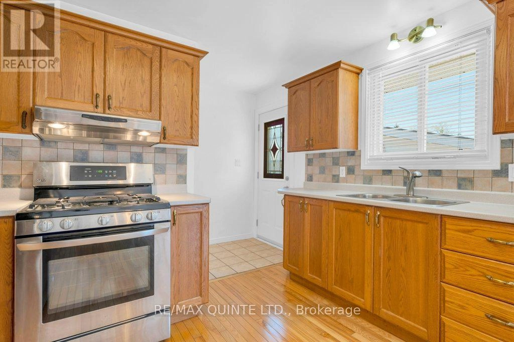 53 Water Street, Quinte West, Ontario  K8V 4M1 - Photo 15 - X12449497