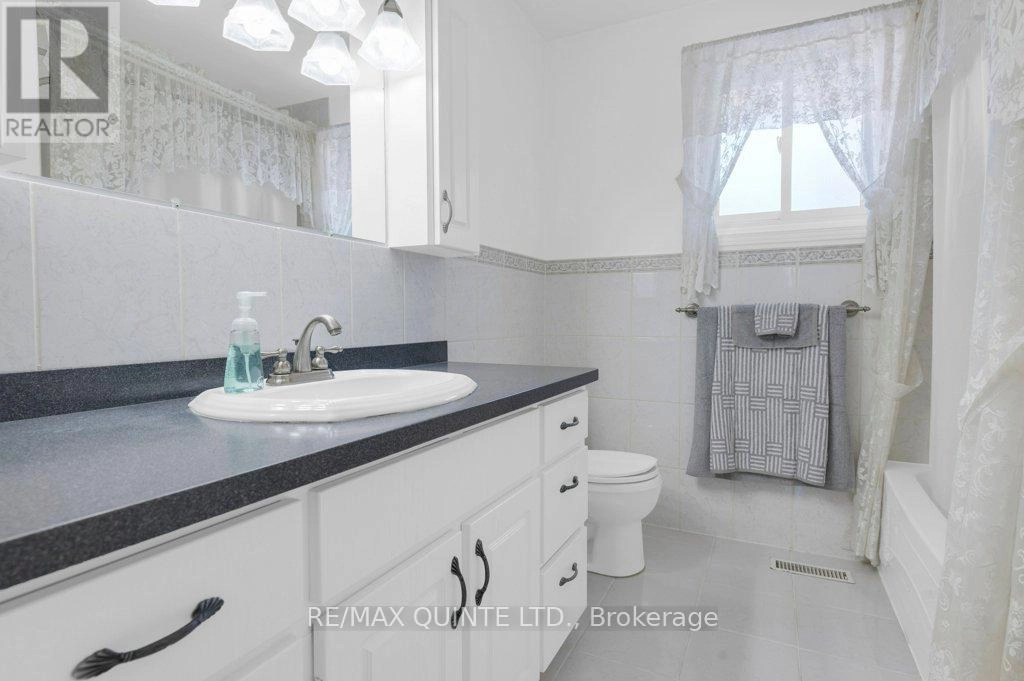 53 Water Street, Quinte West, Ontario  K8V 4M1 - Photo 19 - X12449497