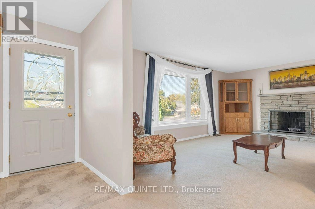 53 Water Street, Quinte West, Ontario  K8V 4M1 - Photo 6 - X12449497