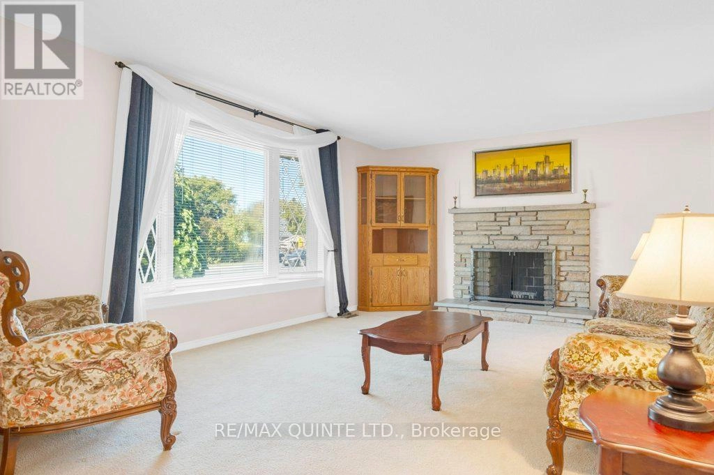 53 Water Street, Quinte West, Ontario  K8V 4M1 - Photo 7 - X12449497