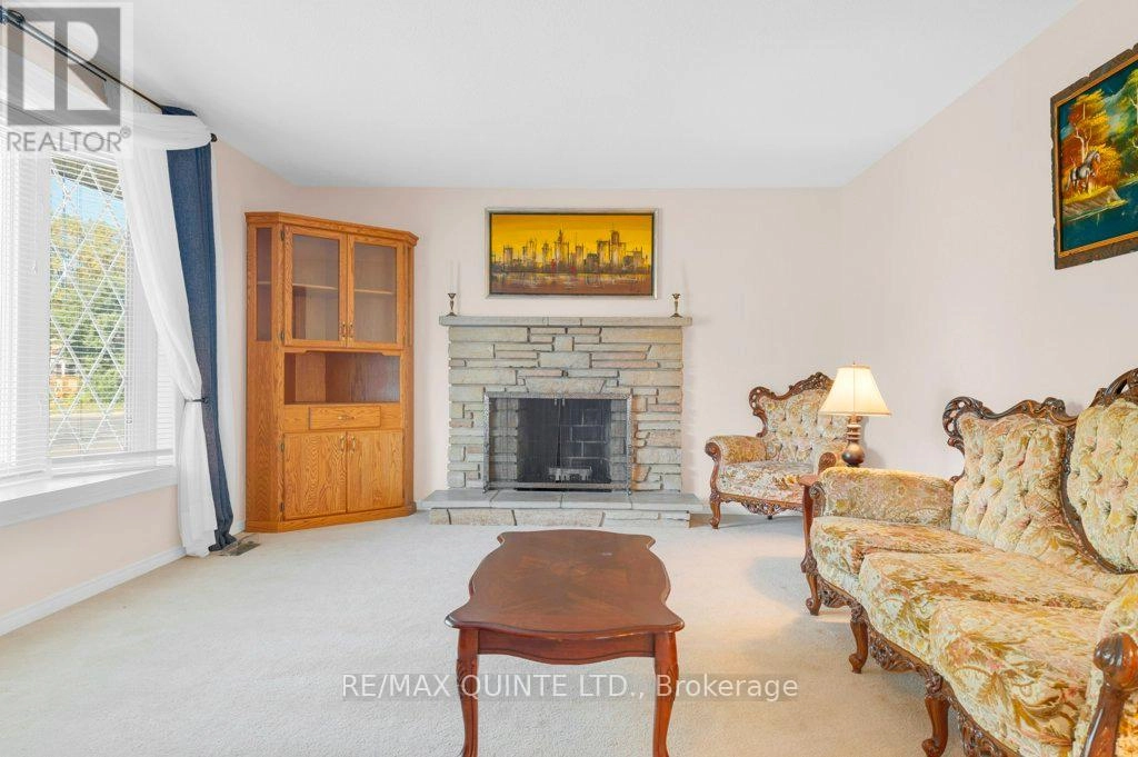 53 Water Street, Quinte West, Ontario  K8V 4M1 - Photo 8 - X12449497