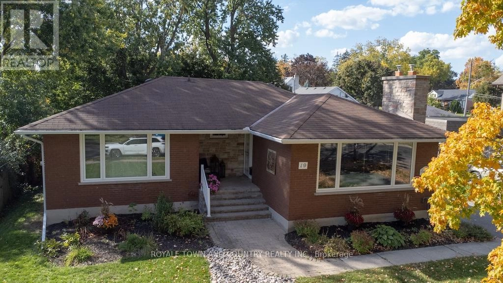 19 Adelaide Street S, Kawartha Lakes, Ontario  K9V 3J4 - Photo 2 - X12449576