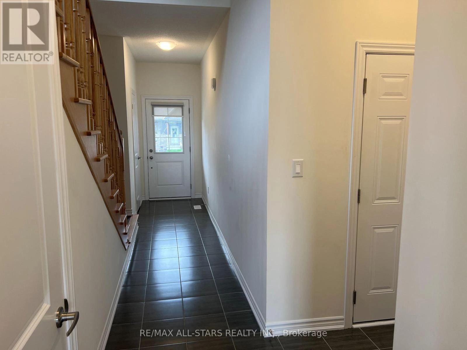 16 Hillcroft Way, Kawartha Lakes, Ontario  K0M 1A0 - Photo 2 - X12450265