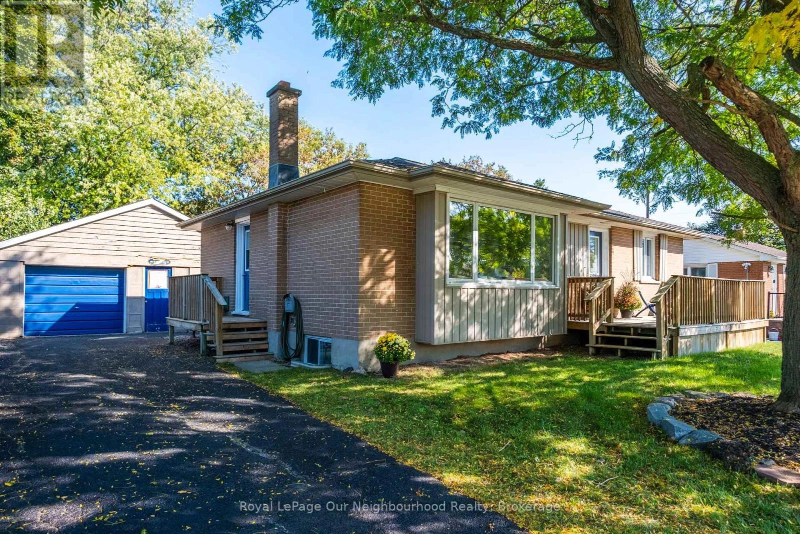 205 Lee Avenue, Whitby, Ontario  L1N 5L3 - Photo 1 - E12451001