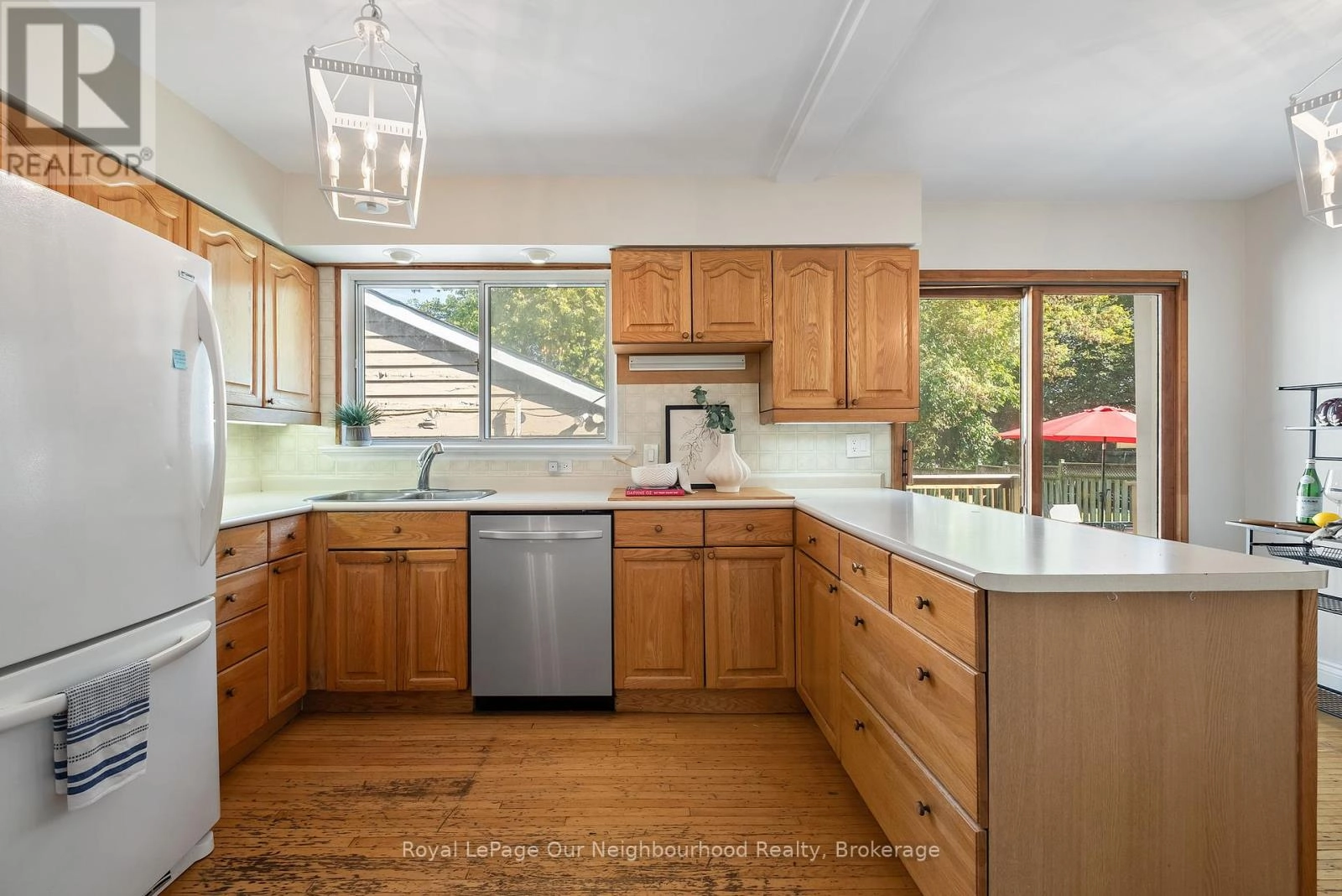 205 Lee Avenue, Whitby, Ontario  L1N 5L3 - Photo 4 - E12451001