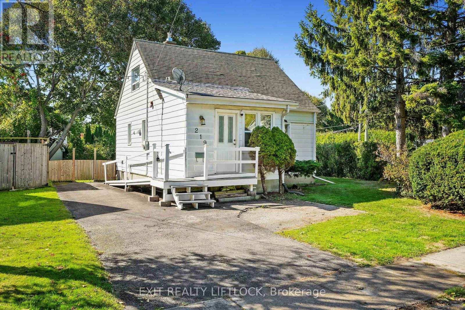 219 Burnham Street, Cobourg, Ontario  K9A 2W5 - Photo 1 - X12451589