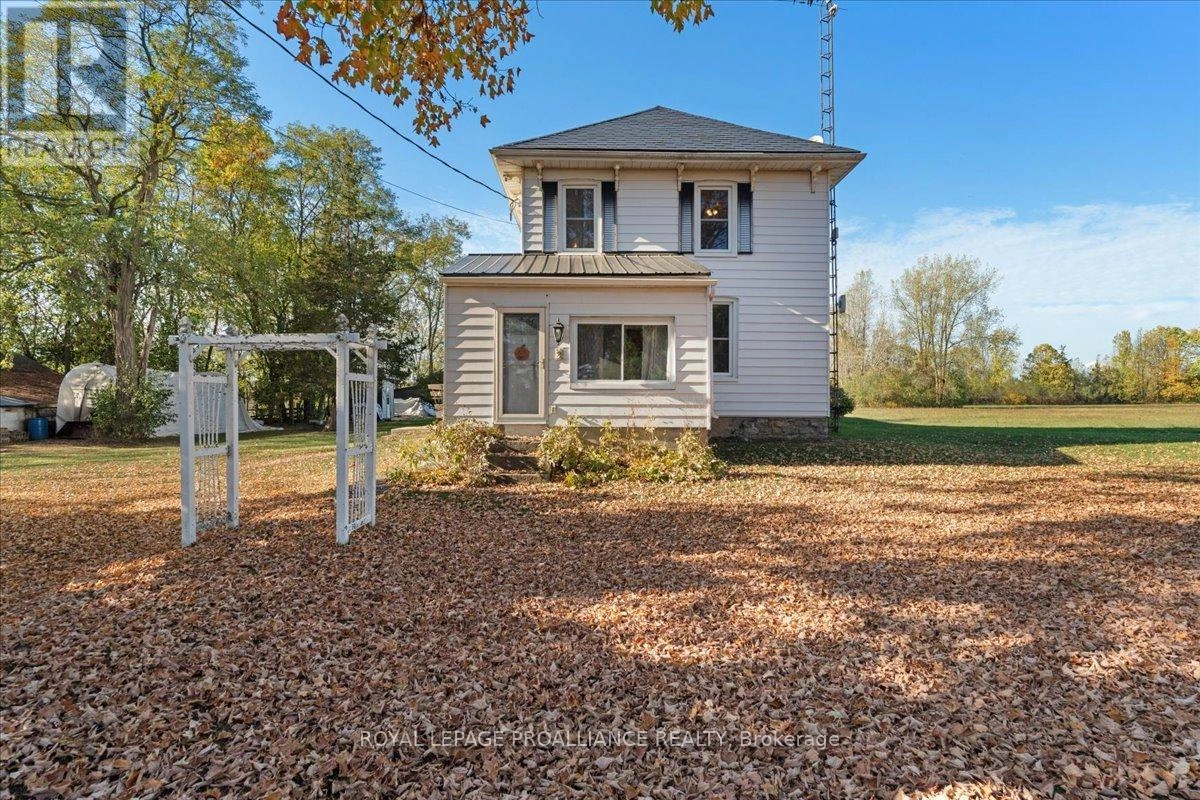 186 Christian Road, Prince Edward County, Ontario  K0K 1G0 - Photo 3 - X12451900