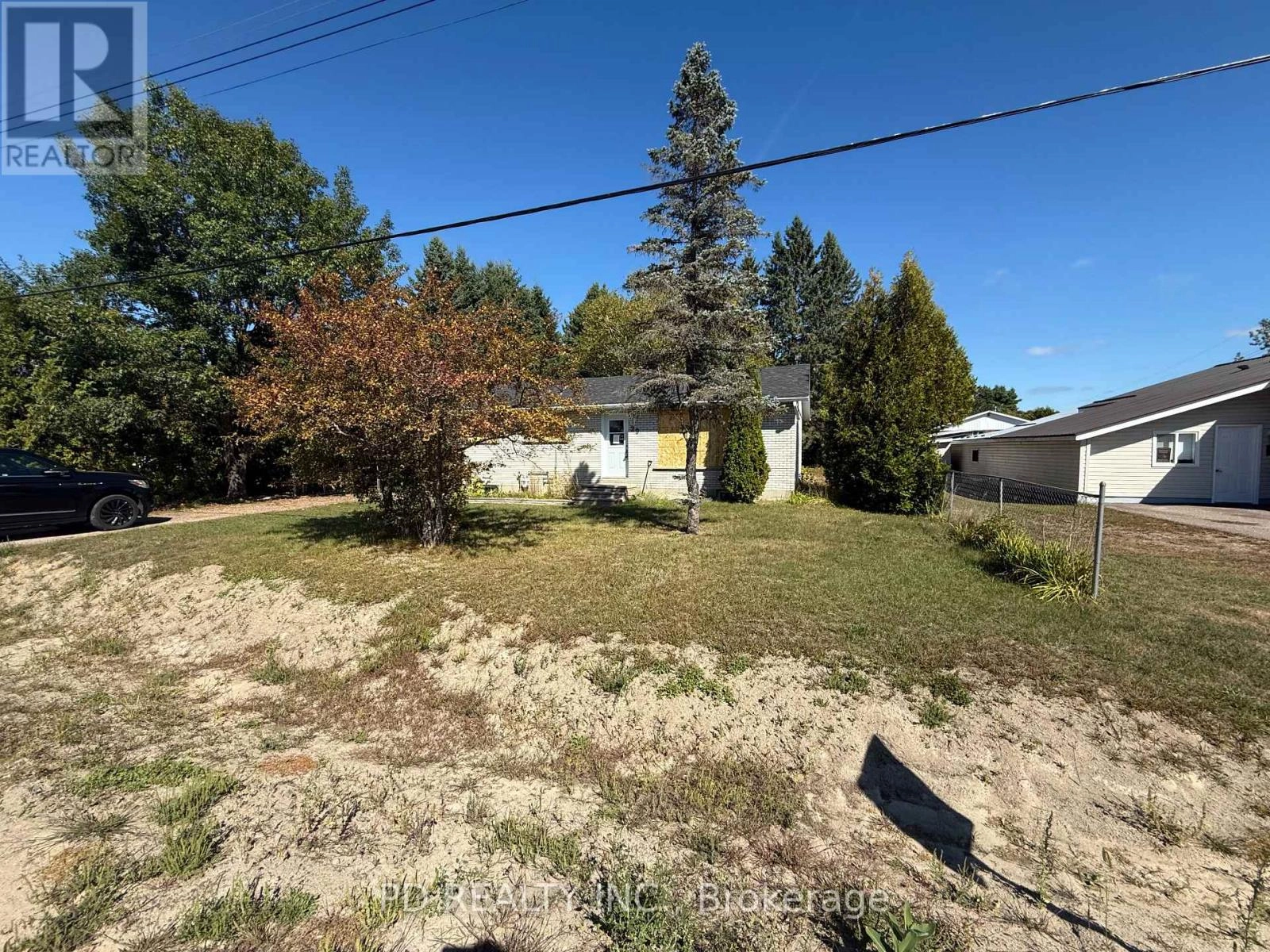 29 Wilson Street, Laurentian Hills, Ontario  K0J 1J0 - Photo 3 - X12451966