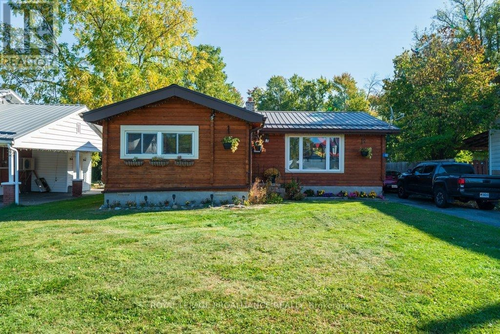 82 North Trent Street, Quinte West, Ontario  K0K 2C0 - Photo 1 - X12452020