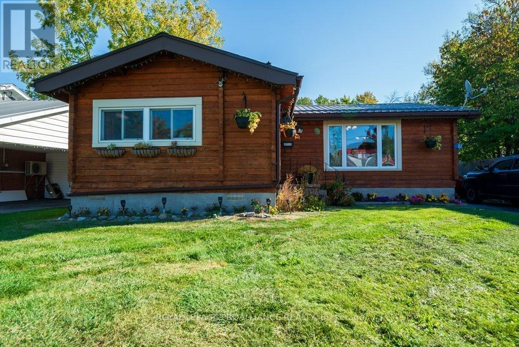 82 North Trent Street, Quinte West, Ontario  K0K 2C0 - Photo 2 - X12452020