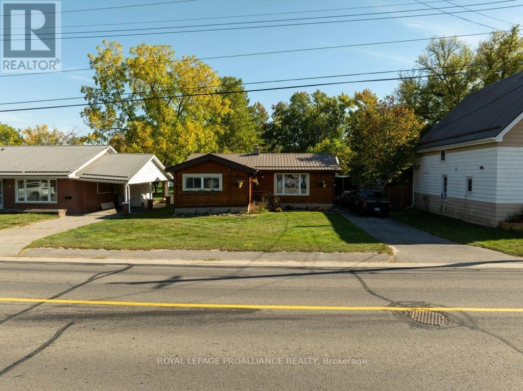 82 North Trent Street, Quinte West, Ontario  K0K 2C0 - Photo 3 - X12452020