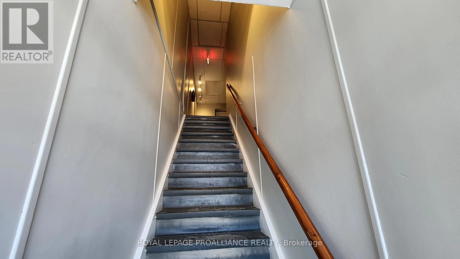 C - 354 Pinnacle Street, Belleville, Ontario  K8N 3B4 - Photo 2 - X12452048