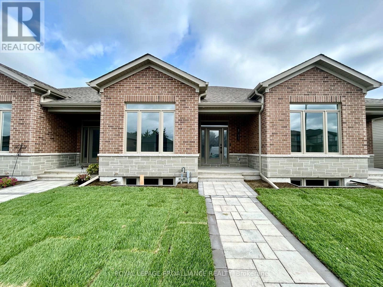 33 Athabaska Drive, Belleville, Ontario  K8N 0T1 - Photo 1 - X12452502