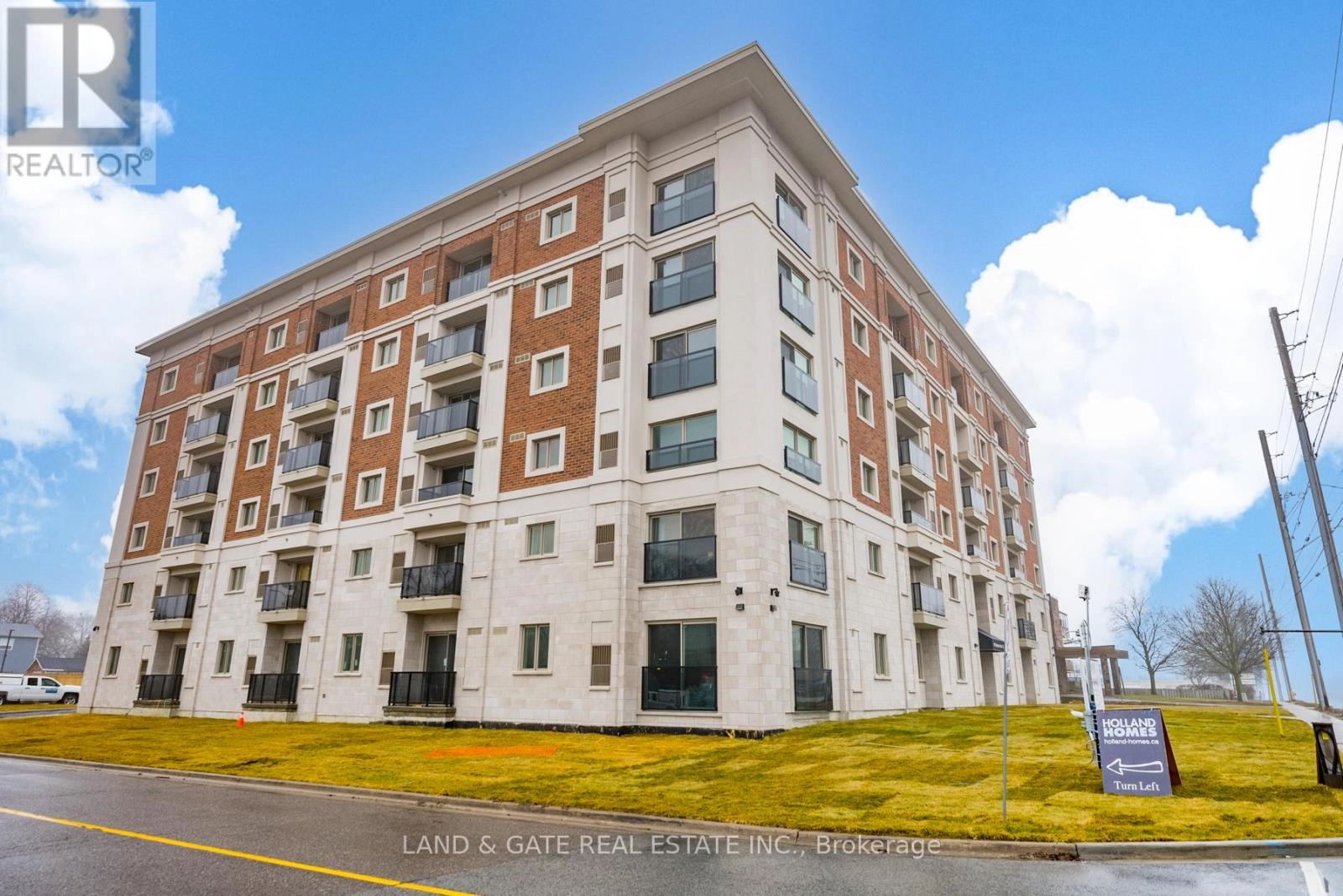 404 - 976 Simcoe Street N, Oshawa, Ontario  L1G 4W4 - Photo 1 - E12452675