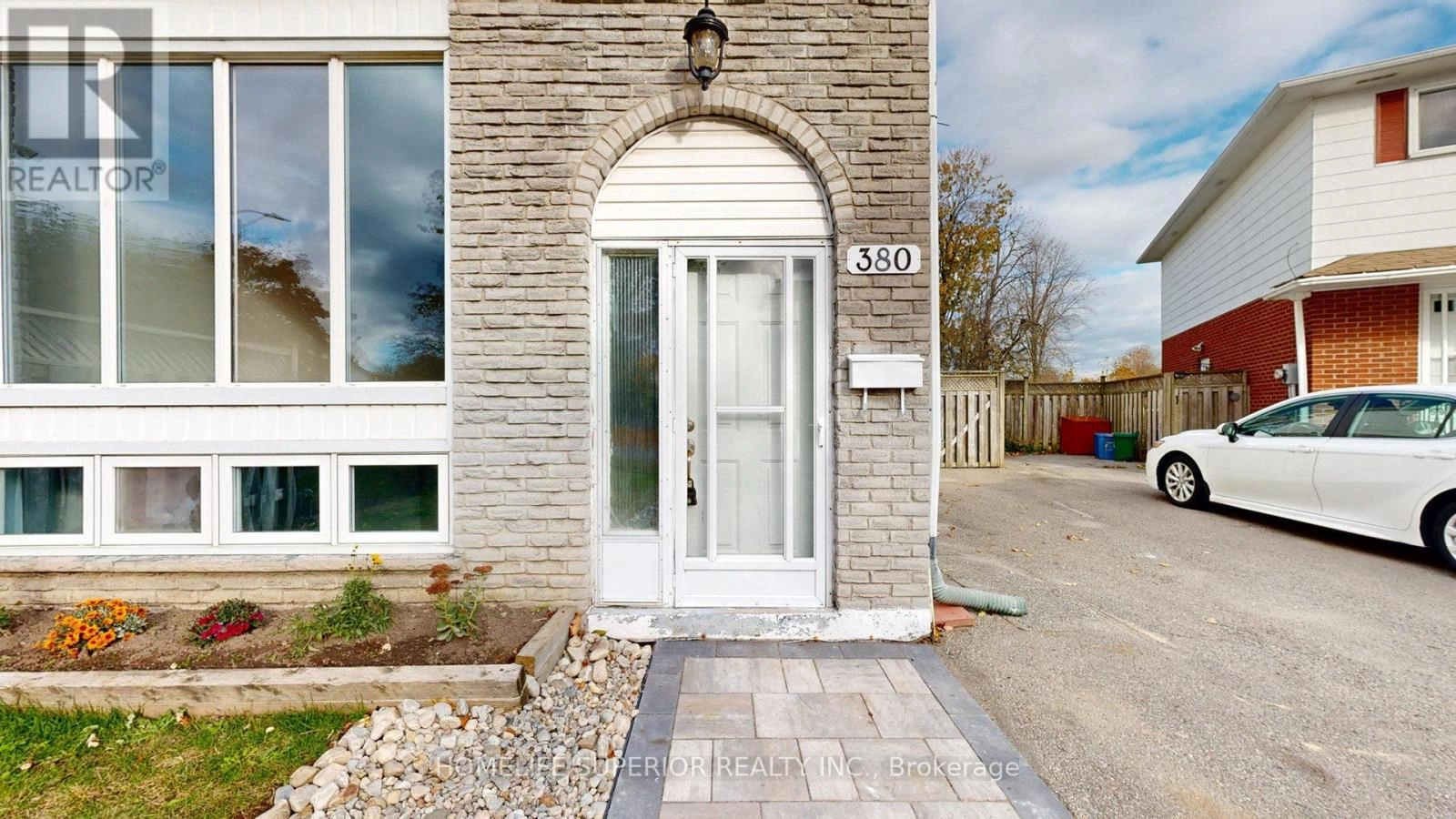 380 Vancouver Crescent, Oshawa, Ontario  L1J 5X9 - Photo 2 - E12452766
