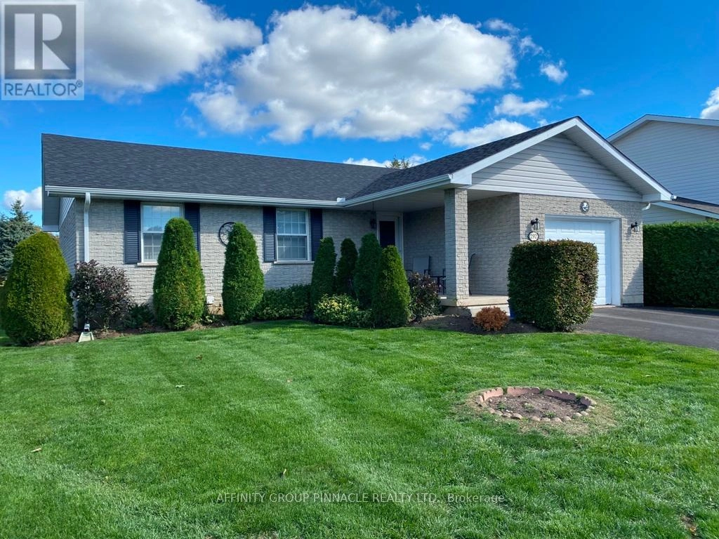 292 Victoria Avenue N, Kawartha Lakes, Ontario  K9V 6A8 - Photo 1 - X12453449
