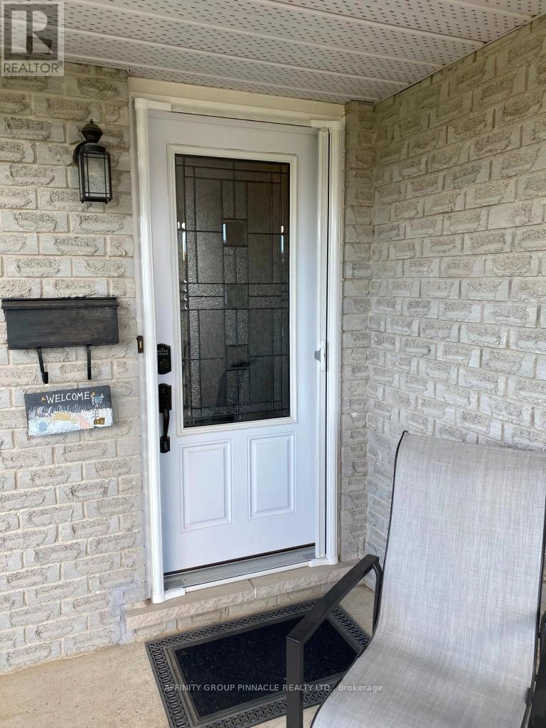 292 Victoria Avenue N, Kawartha Lakes, Ontario  K9V 6A8 - Photo 3 - X12453449