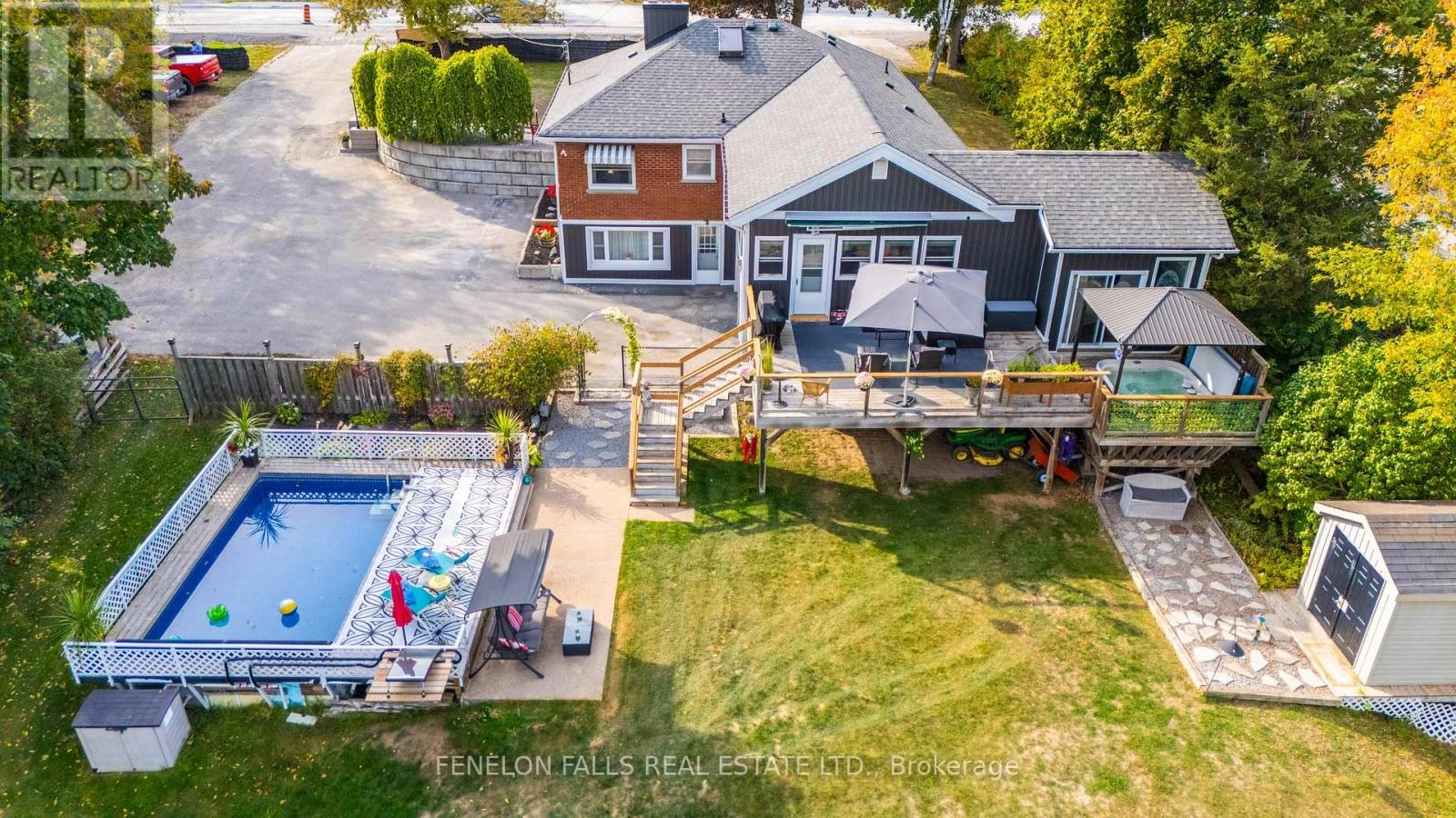 63 The Queensway N, Georgina, Ontario  L4P 0L2 - Photo 1 - N12429365