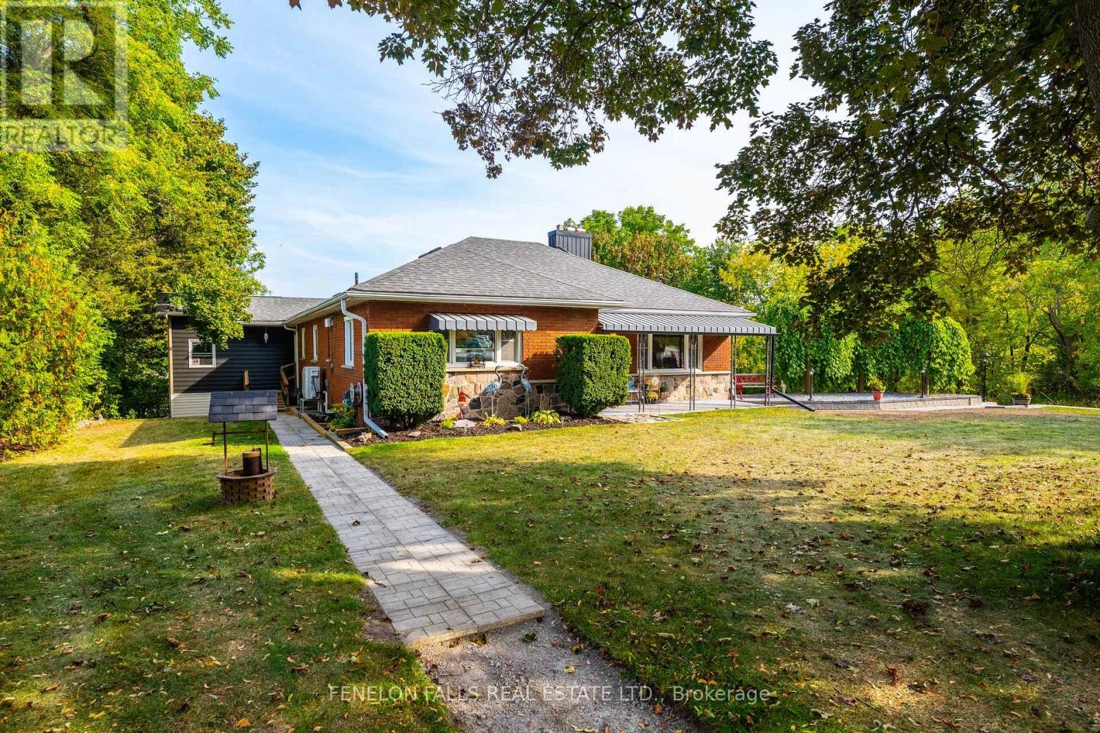 63 The Queensway N, Georgina, Ontario  L4P 0L2 - Photo 2 - N12429365