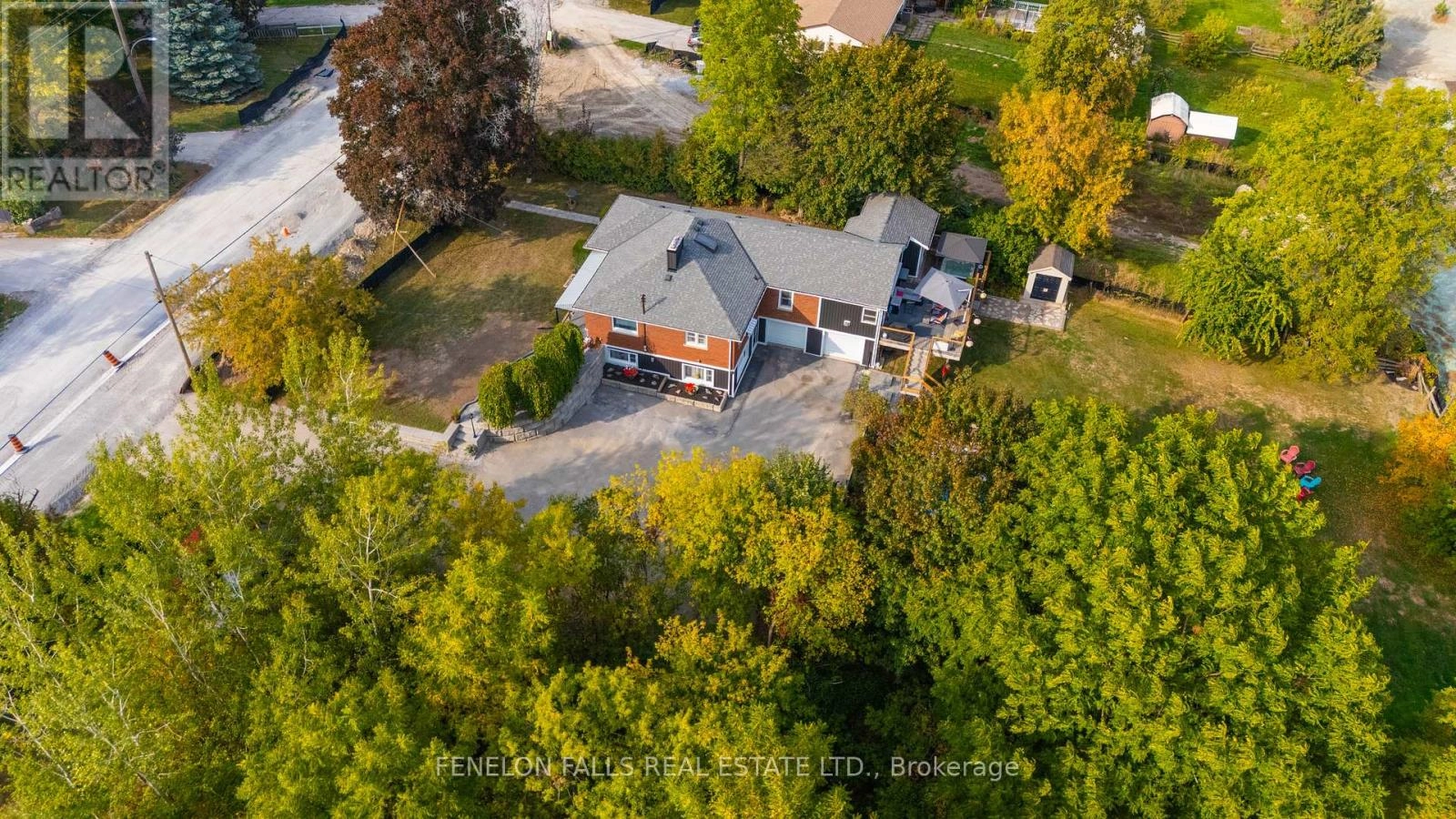 63 The Queensway N, Georgina, Ontario  L4P 0L2 - Photo 3 - N12429365