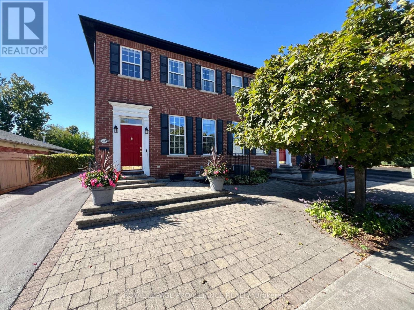 252 William Street, Belleville, Ontario  K8N 3K3 - Photo 1 - X12441335
