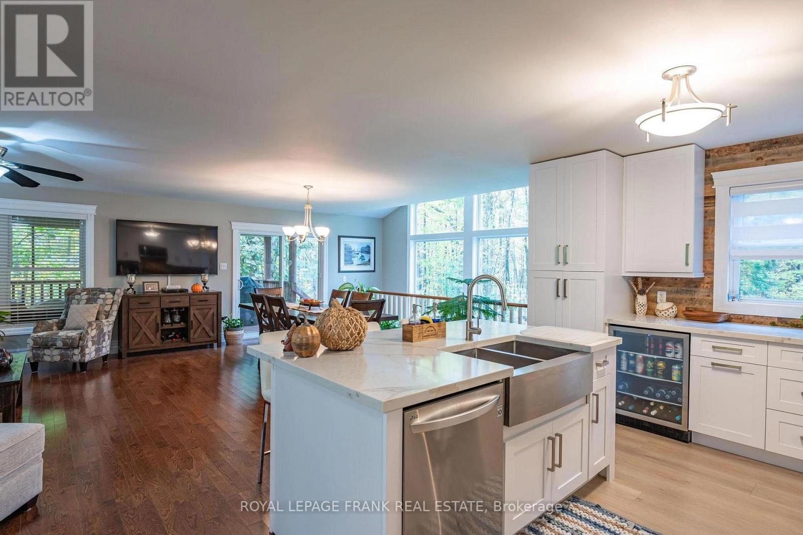 25 Lakeland Avenue, Trent Lakes, Ontario K0L 1J0 - Photo 12 - X12454715