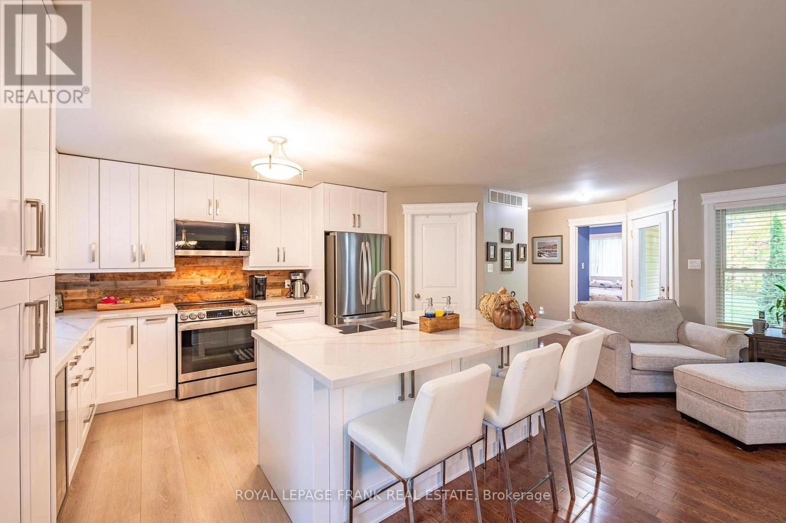 25 Lakeland Avenue, Trent Lakes, Ontario K0L 1J0 - Photo 9 - X12454715