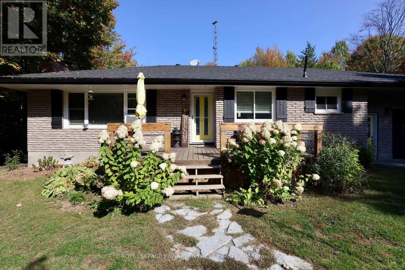 1185 Zoschke Drive, Penetanguishene, Ontario  L9M 2C4 - Photo 1 - S12456688