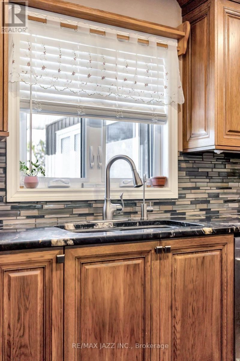 325 County Rd 30 Road, Prince Edward County, Ontario K0K 1G0 - Photo 11 - X12459713