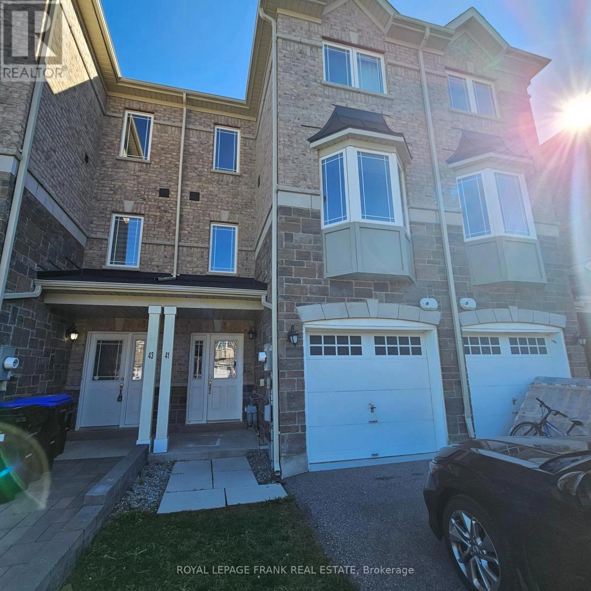 41 Milson Crescent, Essa, Ontario  L0M 1B4 - Photo 2 - N12459816