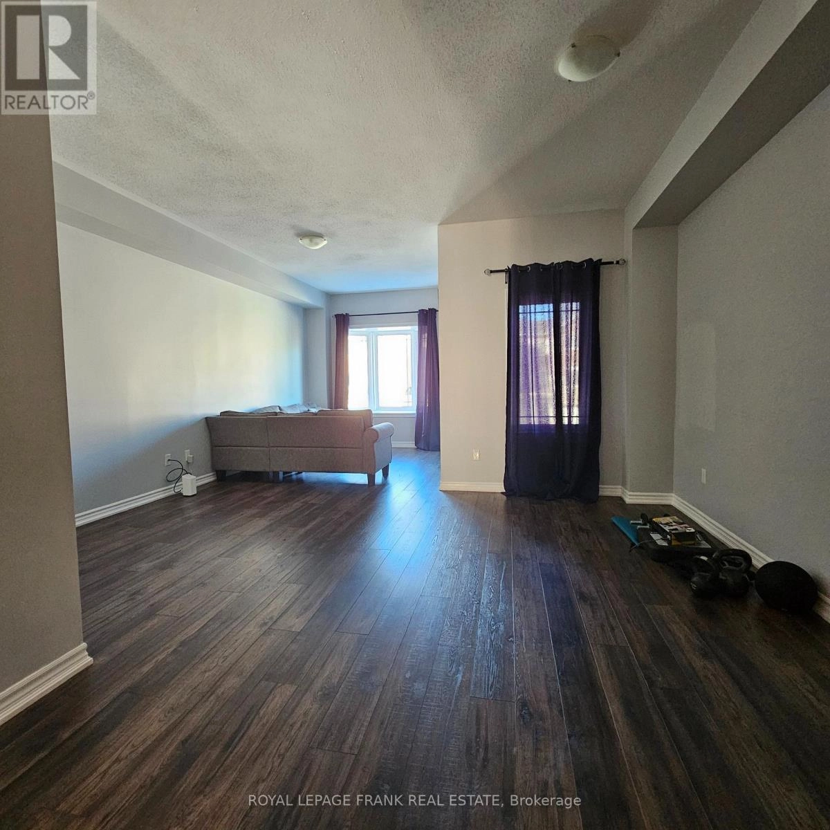 41 Milson Crescent, Essa, Ontario  L0M 1B4 - Photo 3 - N12459816