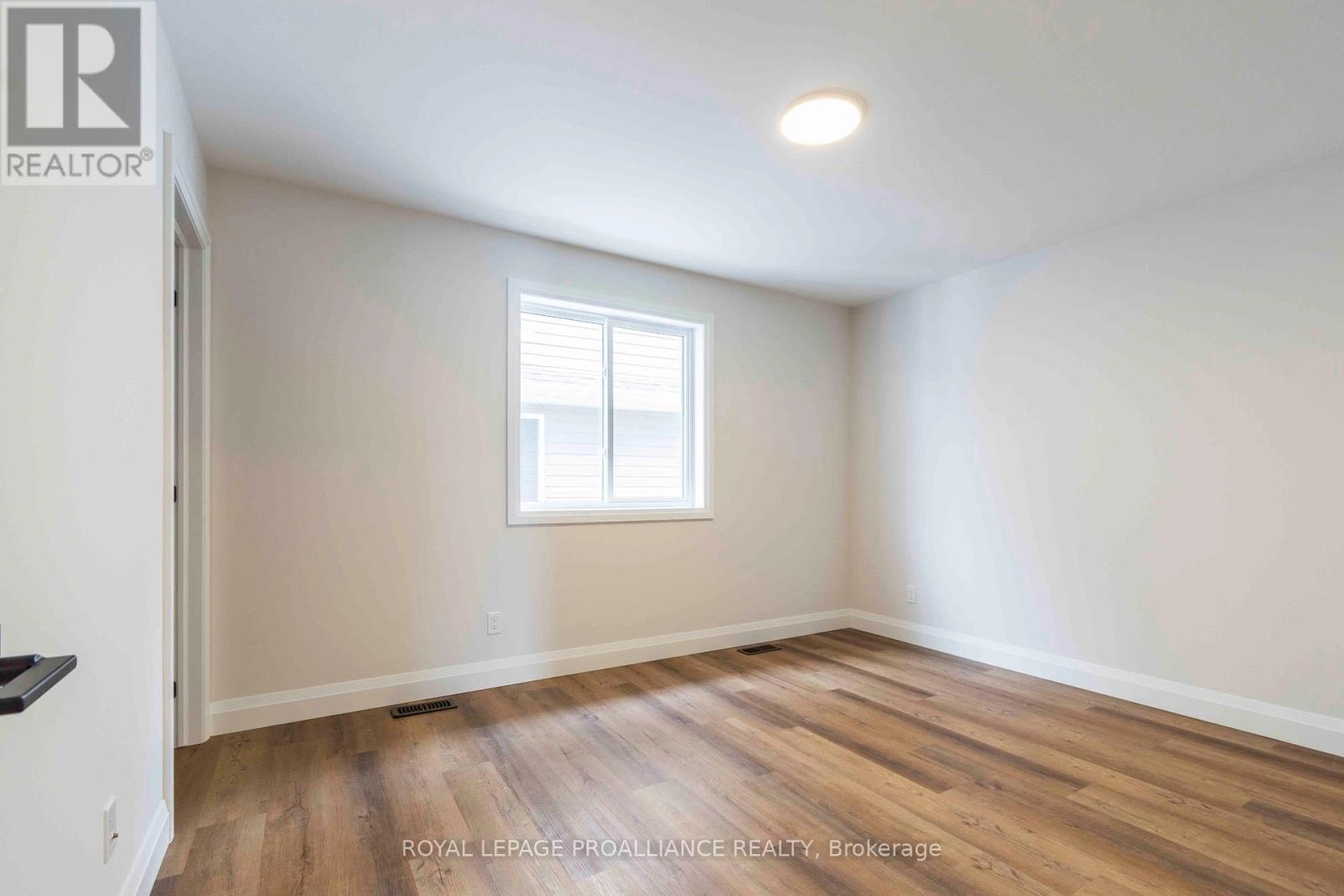 70 Stirling Crescent, Prince Edward County, Ontario K0K 2T0 - Photo 14 - X12326022