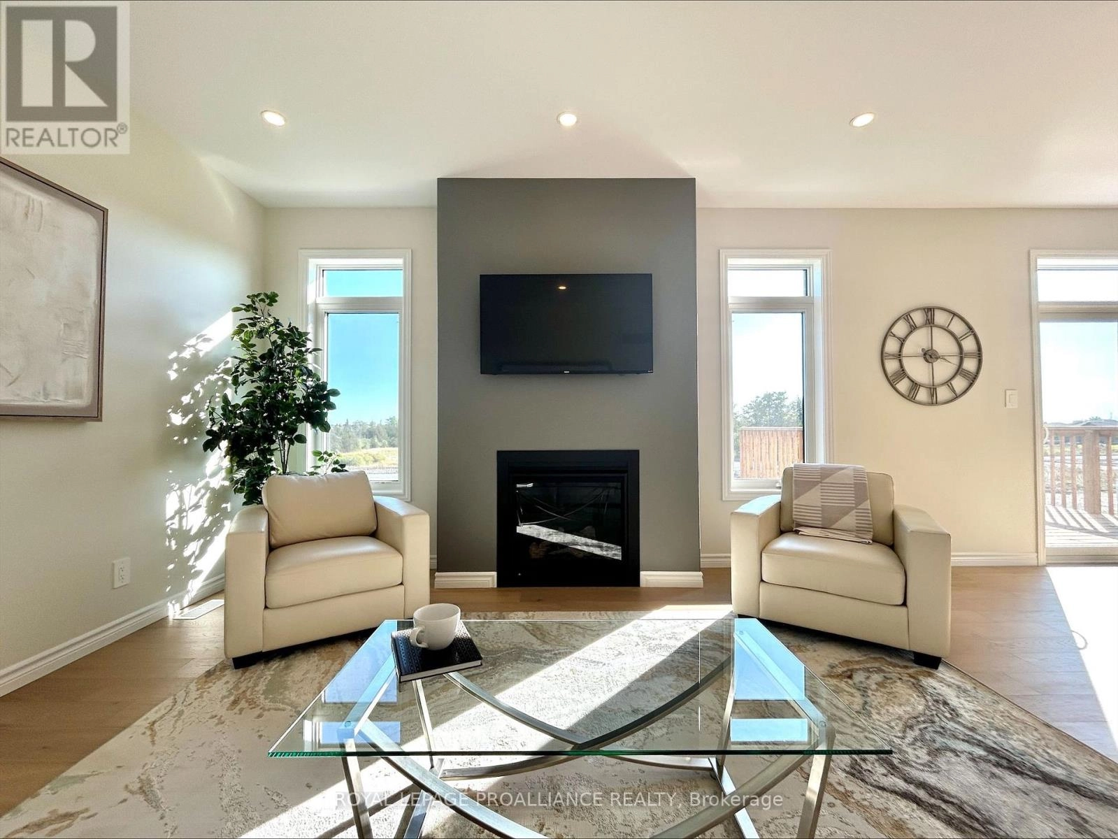 14 Peace River Street, Belleville, Ontario  K8N 0V6 - Photo 10 - X12463971