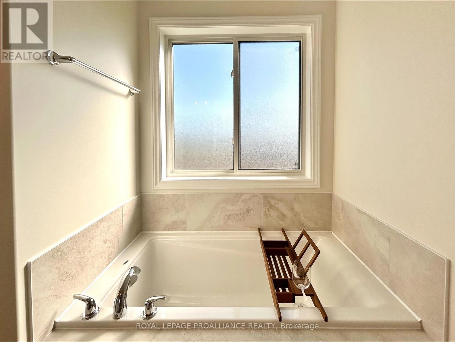 14 Peace River Street, Belleville, Ontario  K8N 0V6 - Photo 17 - X12463971