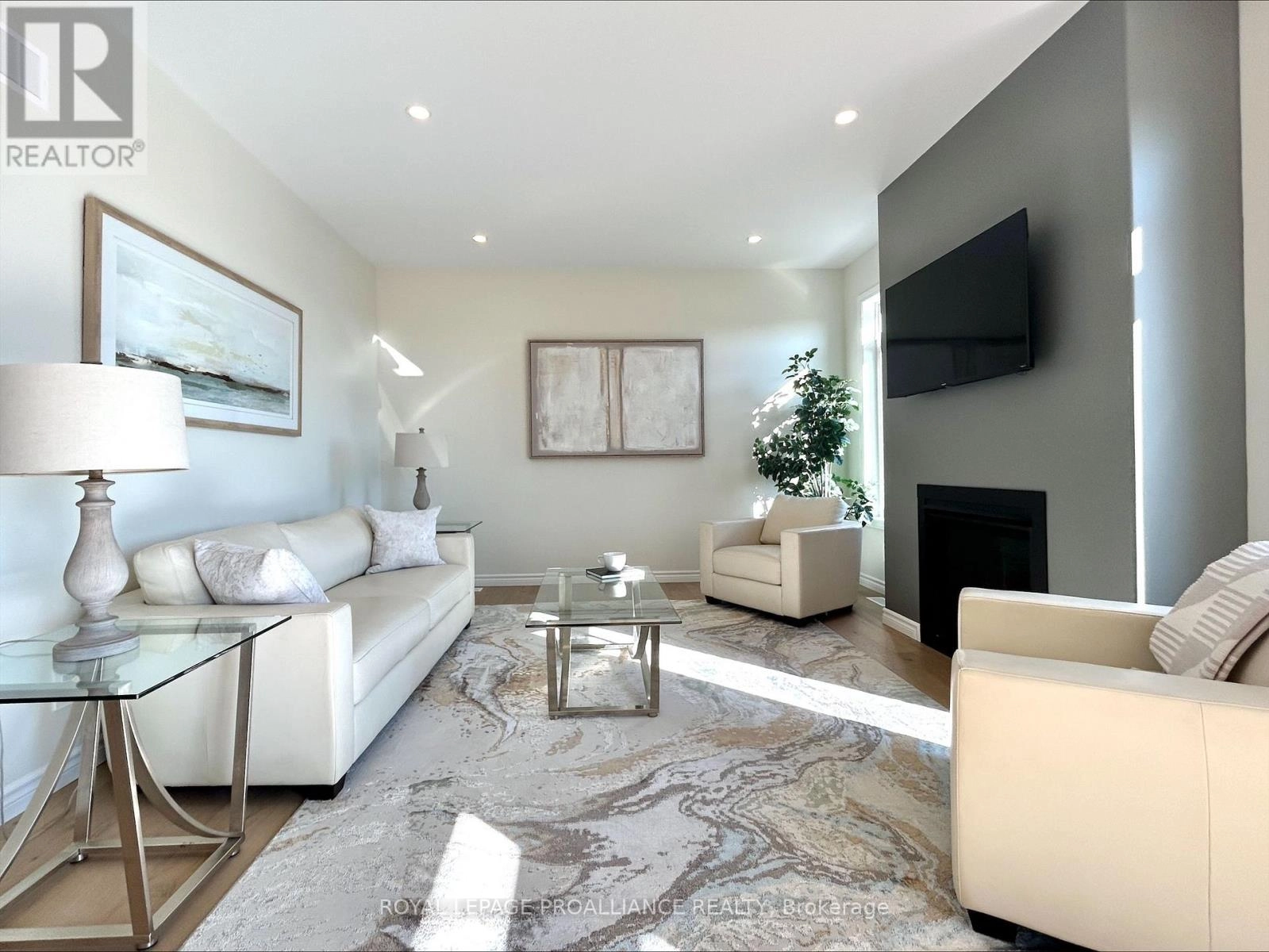 14 Peace River Street, Belleville, Ontario  K8N 0V6 - Photo 9 - X12463971