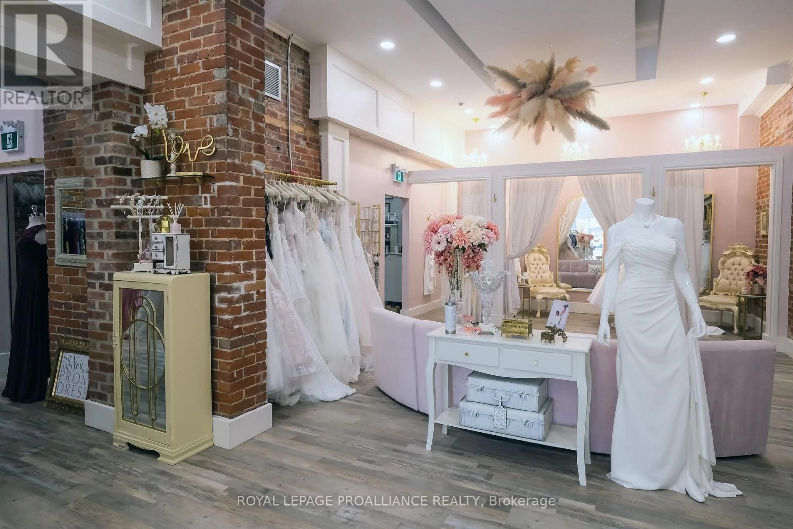 251 Front Street, Belleville, Ontario  K8N 2Z6 - Photo 13 - X12463772