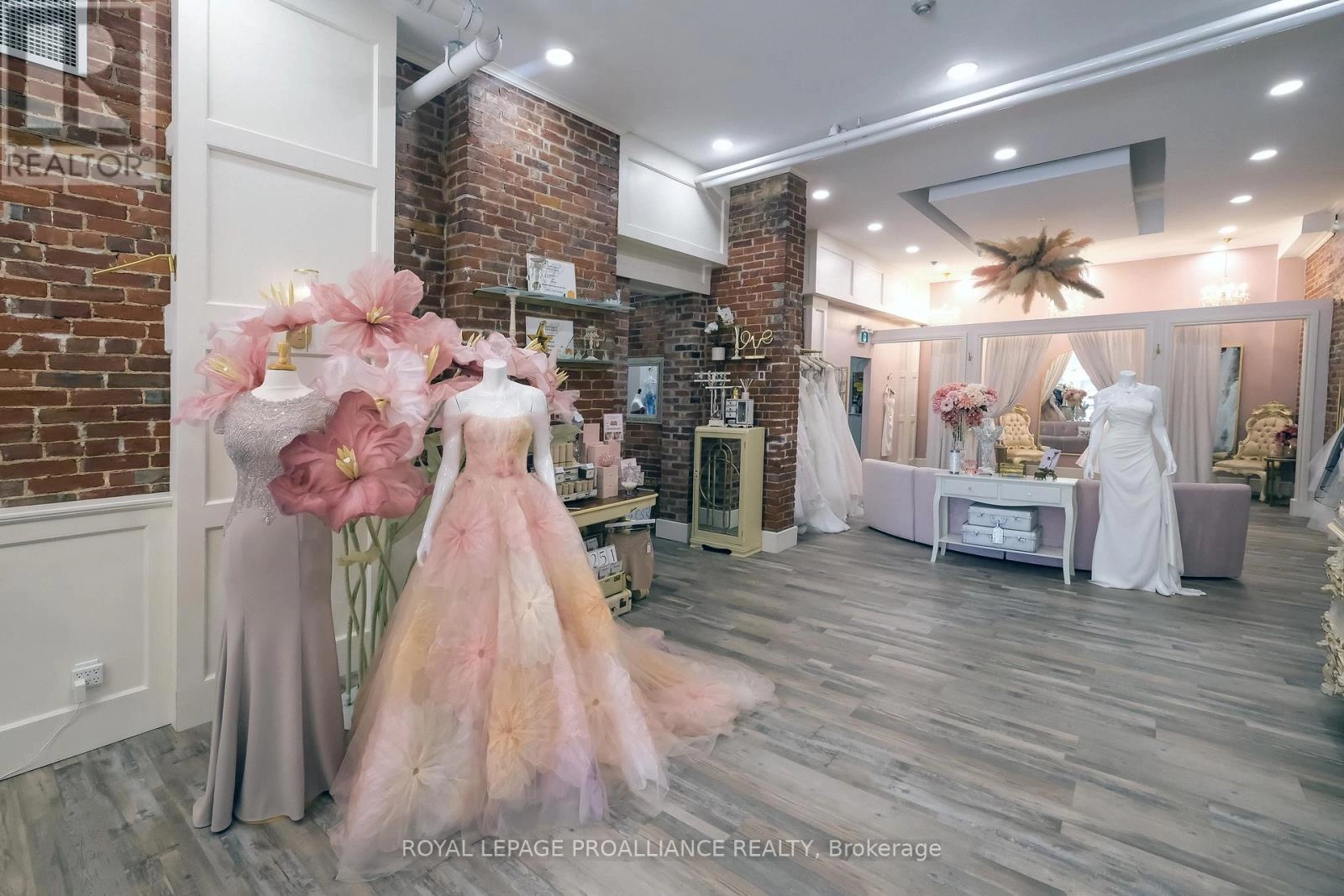 251 Front Street, Belleville, Ontario  K8N 2Z6 - Photo 10 - X12463772