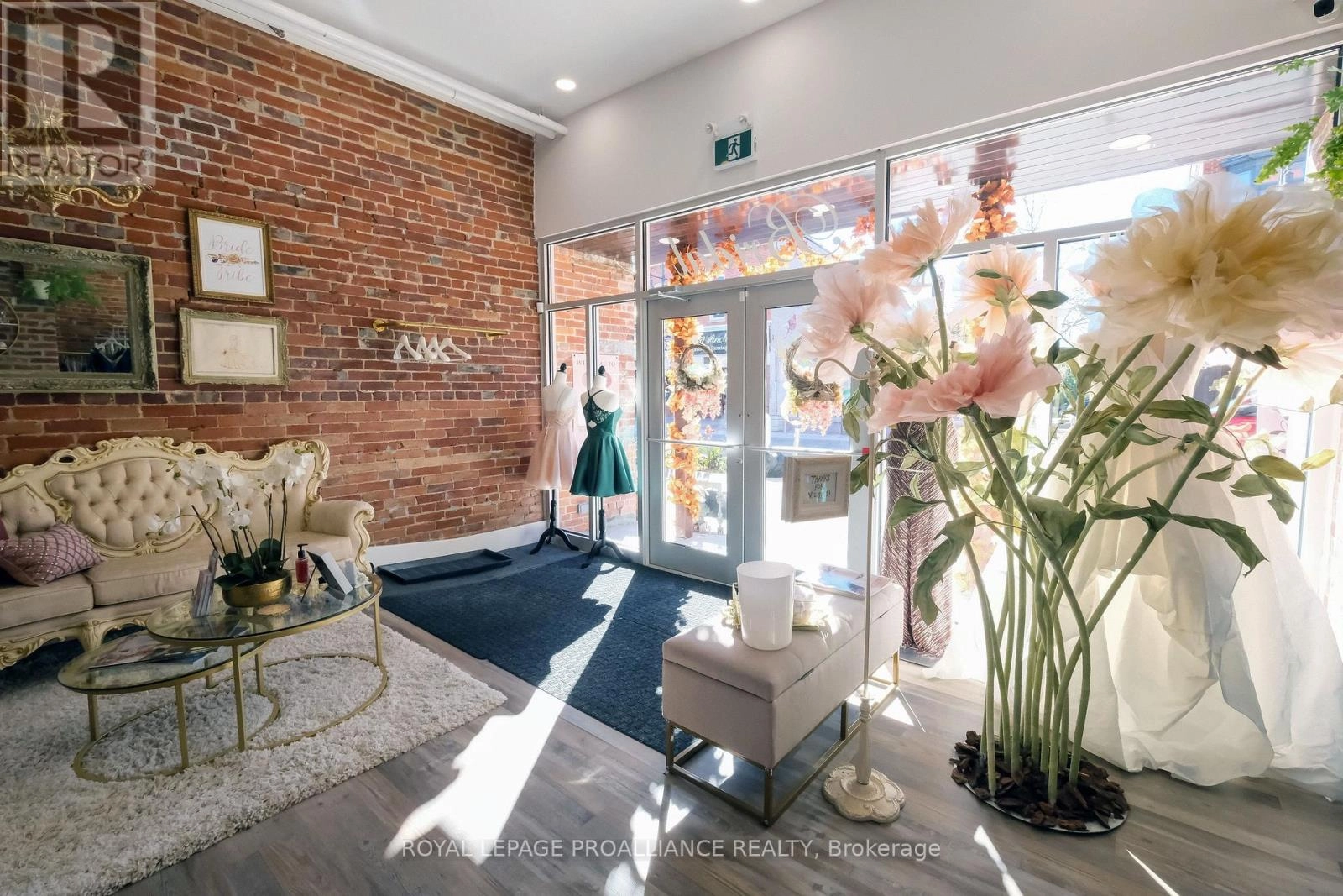 251 Front Street, Belleville, Ontario  K8N 2Z6 - Photo 9 - X12463772