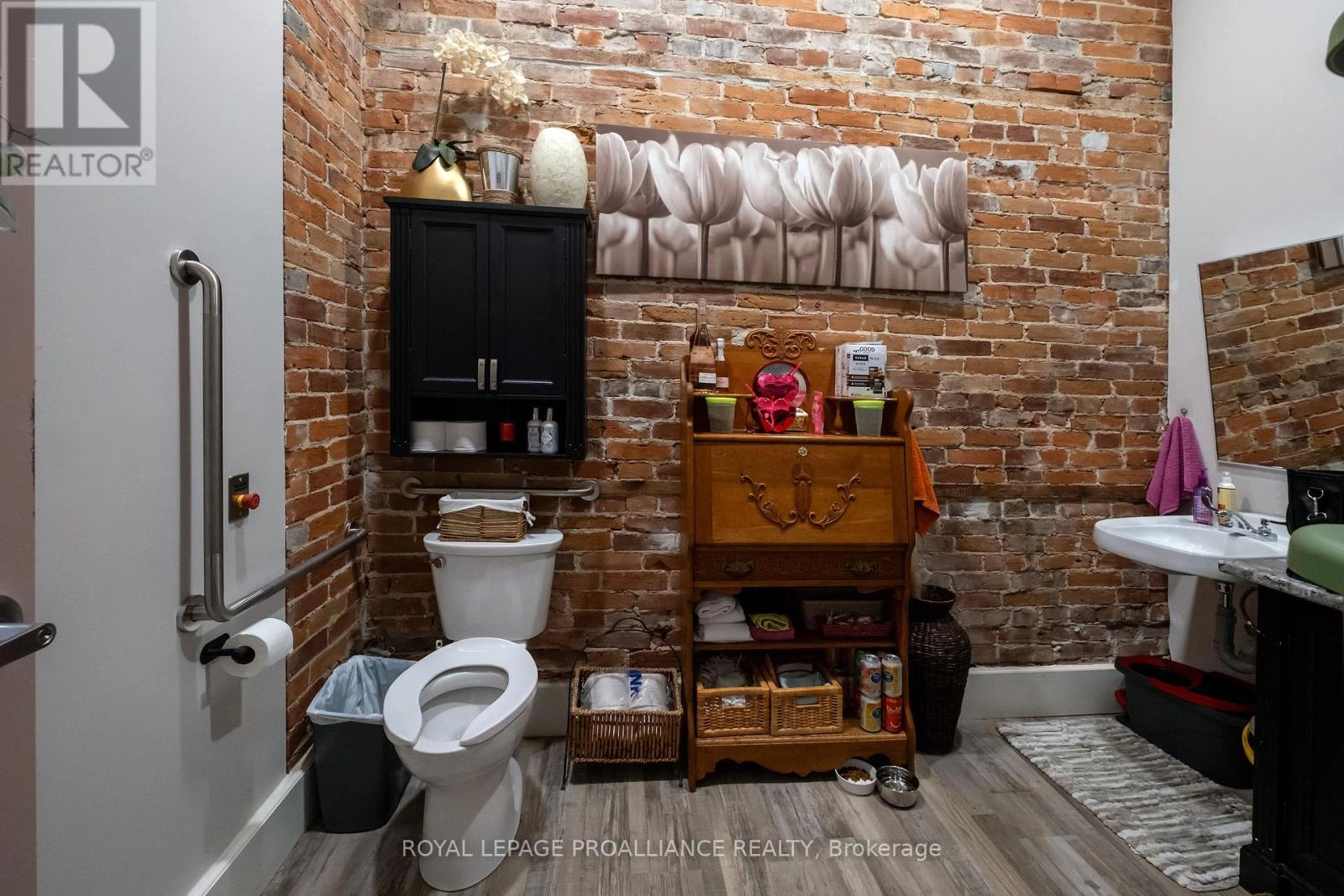 251 Front Street, Belleville, Ontario  K8N 2Z6 - Photo 50 - X12463772