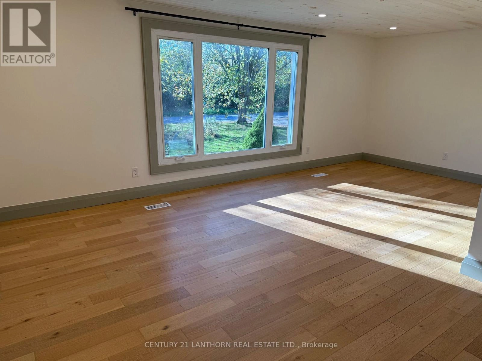 210 Melville Road, Prince Edward County, Ontario  K0K 1T0 - Photo 17 - X12435357