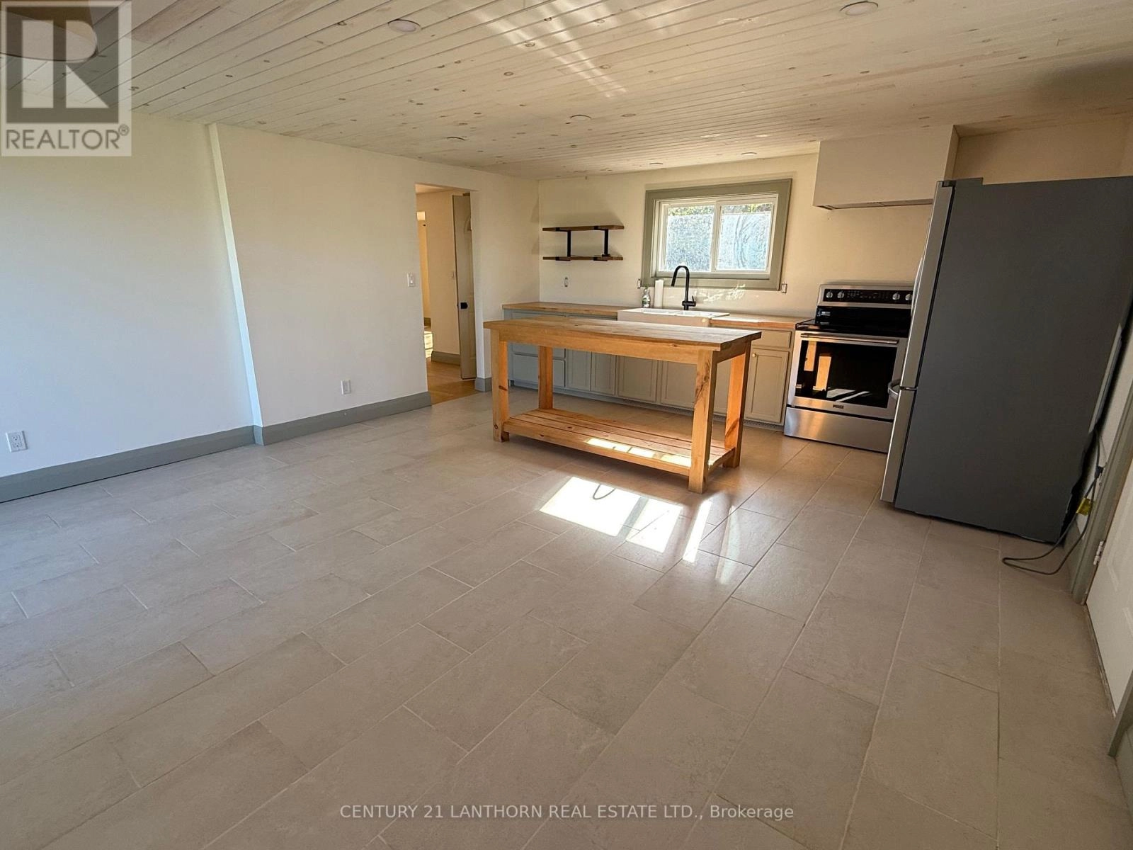 210 Melville Road, Prince Edward County, Ontario  K0K 1T0 - Photo 7 - X12435357