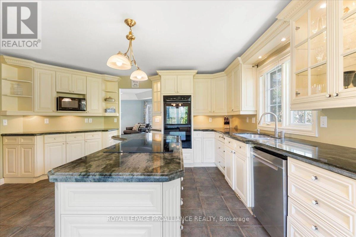 685 County Road 28, Prince Edward County, Ontario  K8N 4Z7 - Photo 12 - X12473088