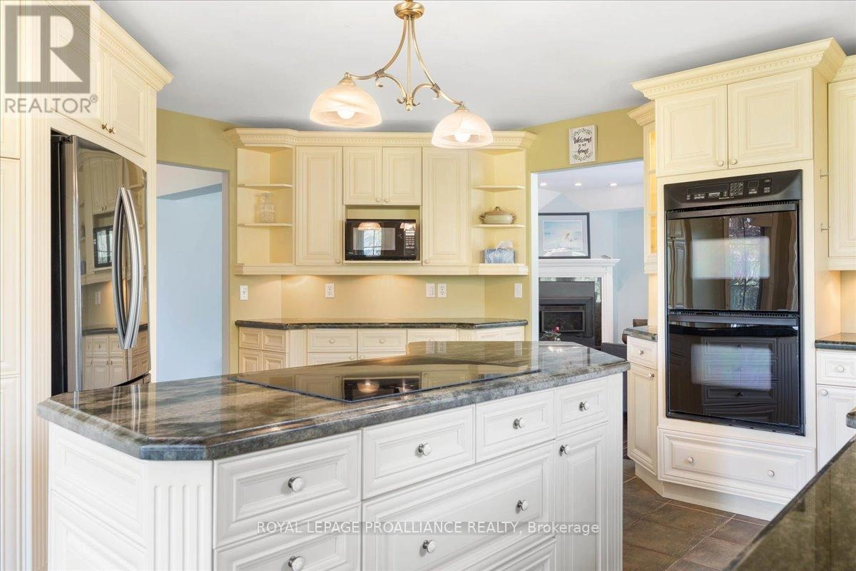 685 County Road 28, Prince Edward County, Ontario  K8N 4Z7 - Photo 13 - X12473088