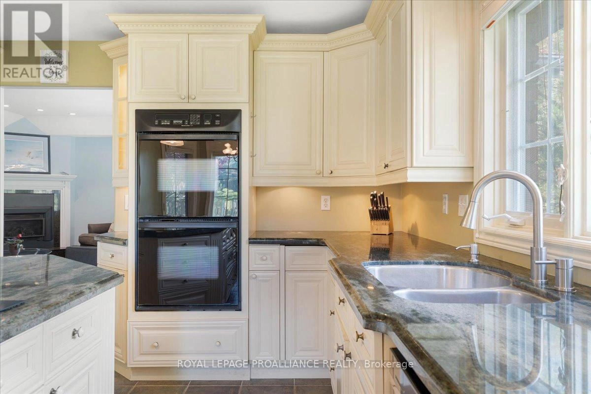 685 County Road 28, Prince Edward County, Ontario  K8N 4Z7 - Photo 14 - X12473088